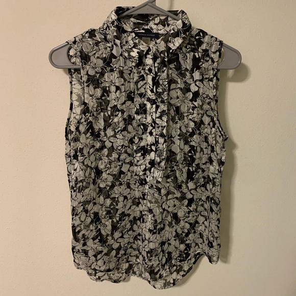 Tommy Hilfiger Tops - Tommy Hilfiger Floral Blouse Size Small Black & White